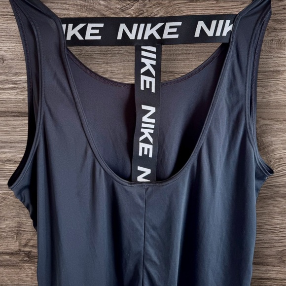 Nike Women’s Dri-FIT Training Tank Top with T-Back Logo Detail Size: XL - Picture 3 of 6